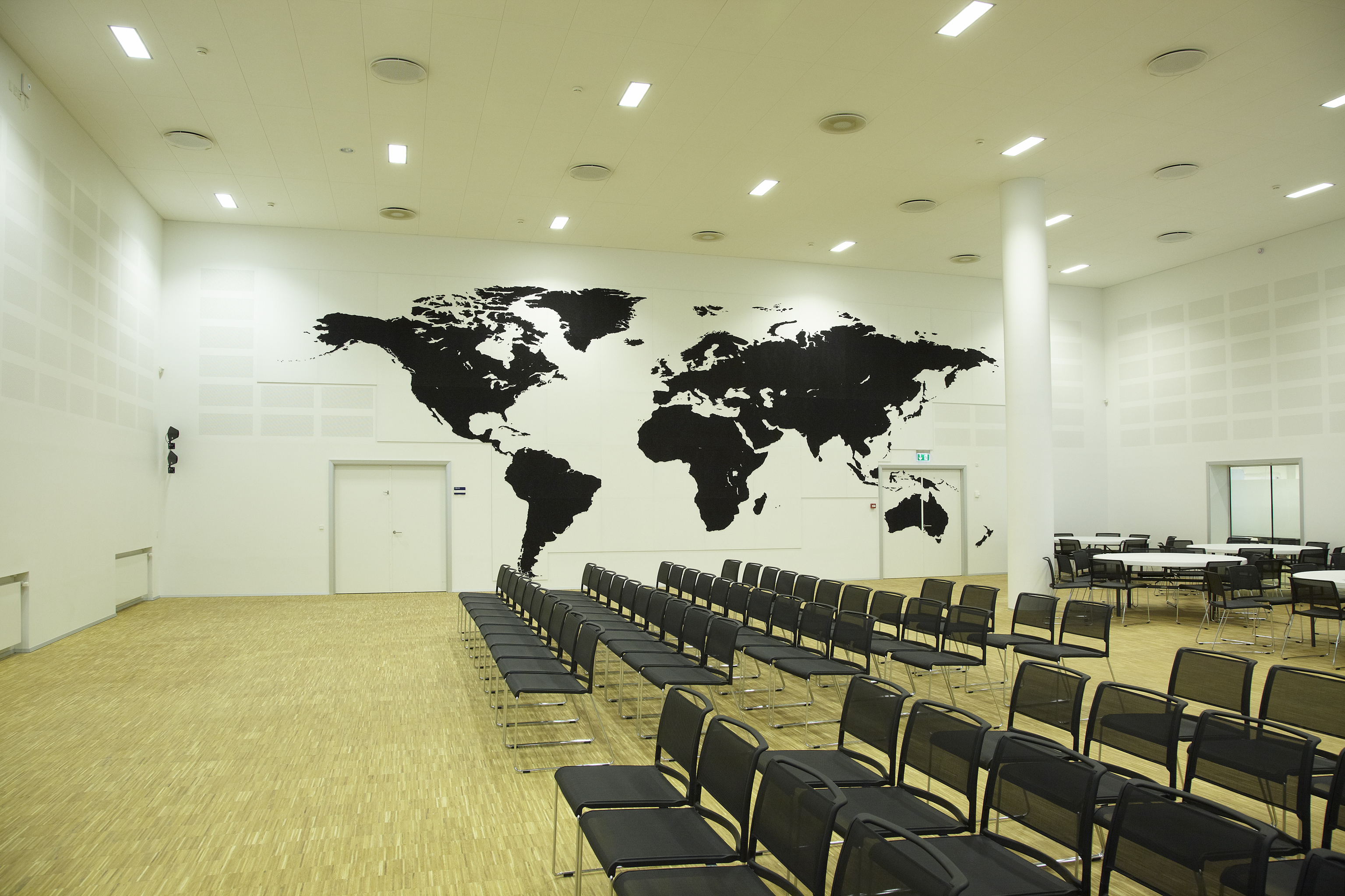 fraster, filt, opklæbning, akustik, uld filt, inspiration, design, indretning, filttavle, udsmykning, opklæbet filt, filt på væg, limet filt, vægfilt, filtfarve, dekoration